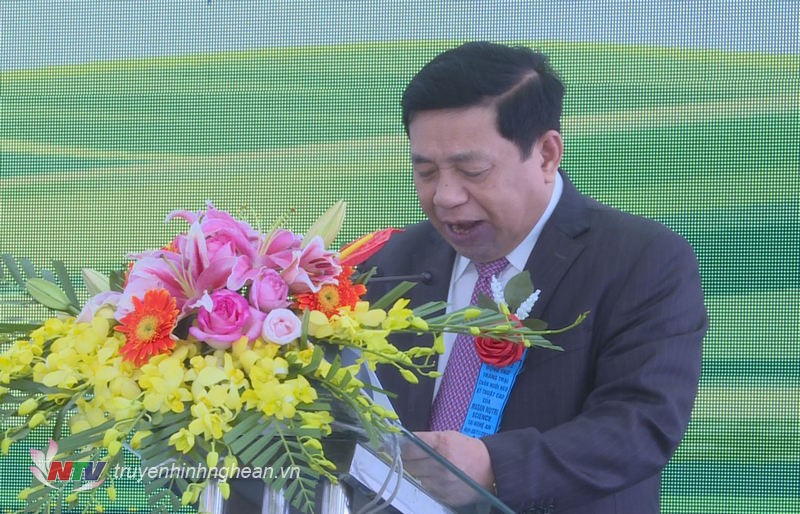 Chủ tịch UBND tỉnh Nghệ An Nguyễn Xuân Đường phát biểu tại buổi lễ khởi công trang trại chăn nuôi lợn của Masan. Ngay sau đó, dự án này đã được triển khai thi công bất chấp việc chưa được phê duyệt báo cáo ĐTM. Ảnh: Truyền hình Nghệ An