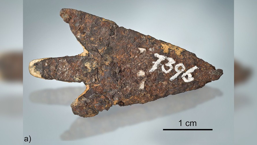 Đầu mũi tên 3000 năm tuổi tuổi được làm bằng thiên thạch được tìm thấy tại Thụy Sĩ