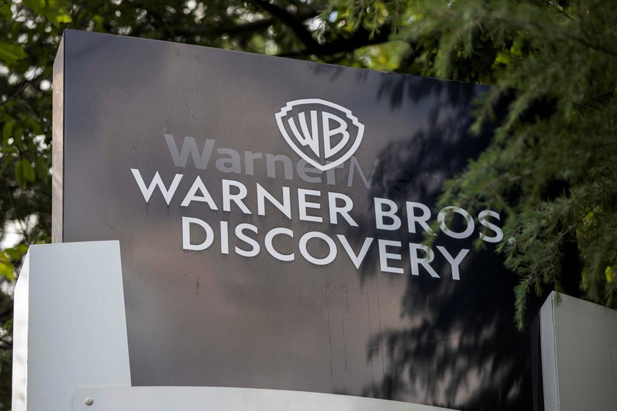 Warner Bros. Discovery và NBC Universal có khả năng tham gia vào các vụ M&A trong 18-24 tháng tới. Ảnh: Reuters.