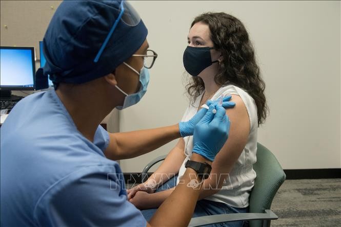 Tiêm thử nghiệm vaccine ngừa COVID-19 cho tình nguyện viên tại Detroit, bang Michigan, Mỹ ngày 5/8/2020. Ảnh minh họa: AFP/TTXVN