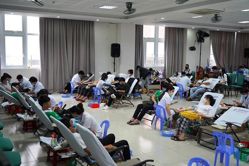 Sinh viên Đà Nẵng chia sẻ hơn 400 đơn vị máu. (Ảnh: Anh Đào/Nhân Dân)
