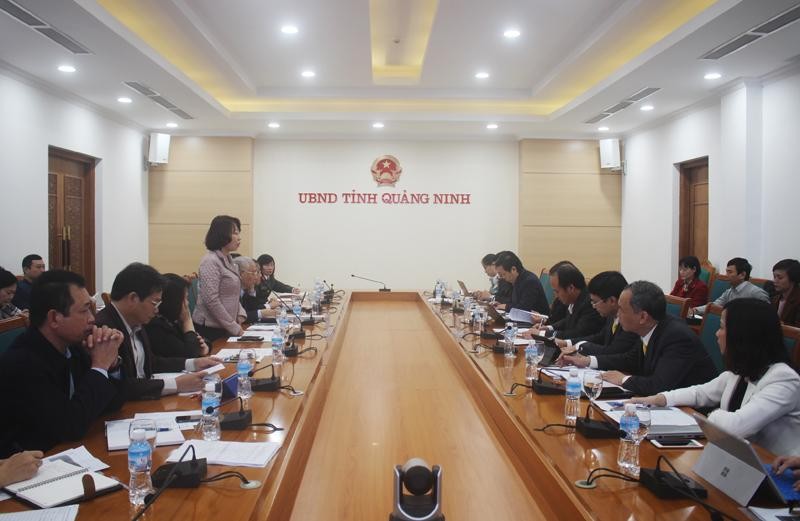 Đoàn công tác của Bộ Lao động, Thương binh và Xã hội trong một buổi làm việc với UBND tỉnh Quảng Ninh. (Ảnh: Cồng thông tin điện tử Quảng Ninh)