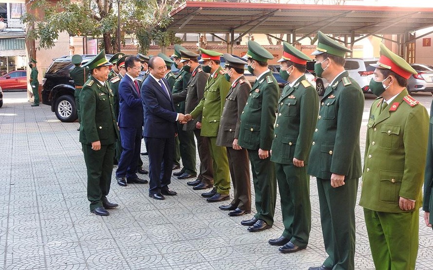Thủ tướng Nguyễn Xuân Phúc thăm, chúc tết các lực lượng vũ trang thành phố Đà Nẵng. (Ảnh: Nhân Dân)