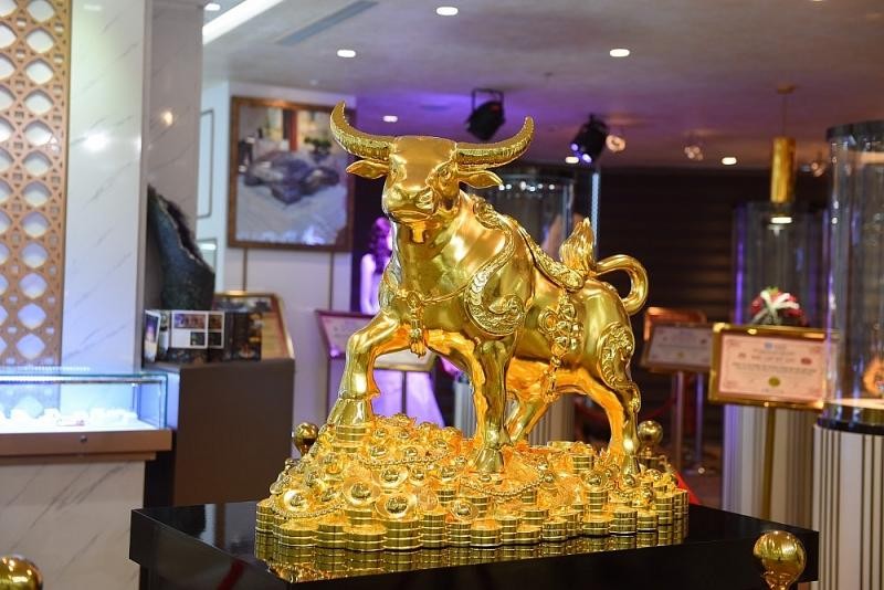 Kim Ngưu Vương Bảo được chế tác bằng công nghệ 3D từ vàng nguyên chất 999,9 được một thương hiệu vàng bạc lớn trưng bày trong ngày vía Thần Tài. (Nguồn: DOJI)