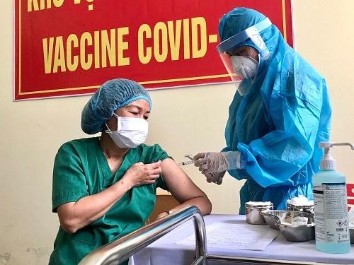Đến nay, cả nước đã có 27.546 người tiêm chủng vắc xin phòng COVID-19. (Ảnh: Sức khoẻ & Đời sống)