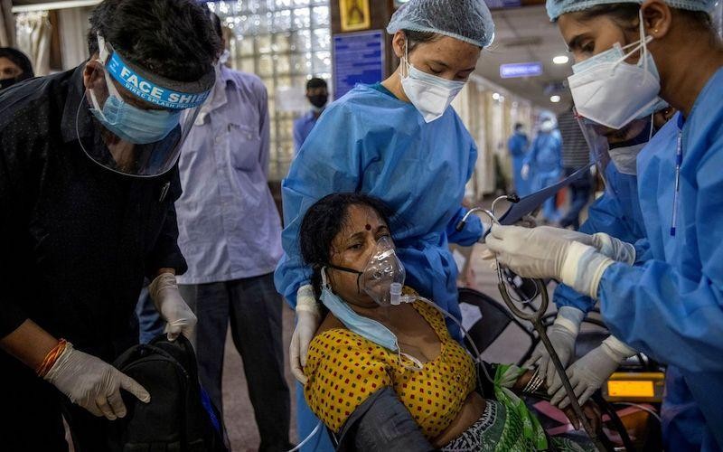 Việc người dân tự ý sử dụng thuốc điều trị COVID-19 đã khiến làn sóng dịch bệnh thứ hai tại Ấn Độ trở nên nguy hiểm hơn rất nhiều so với đợt trước. (Ảnh: Reuters)