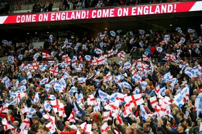 Sự cuồng nhiệt của các CĐV đội tuyển Anh. (Ảnh: Barnet Times)