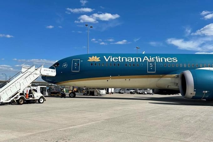 Máy bay Vietnam Airlines đáp tại sân bay quốc tế Washington Dulles. Ảnh: VNA.