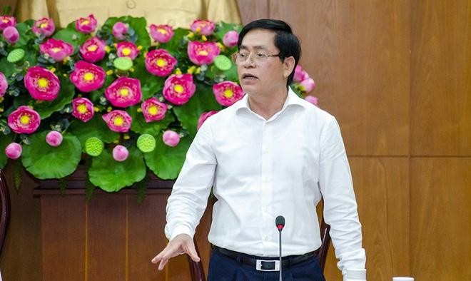 Ông Phạm Viết Thanh, Ủy viên Trung ương Đảng, Bí thư Tỉnh ủy, Chủ tịch HĐND tỉnh, phát biểu chỉ đạo tại cuộc họp. (Ảnh: Zing)