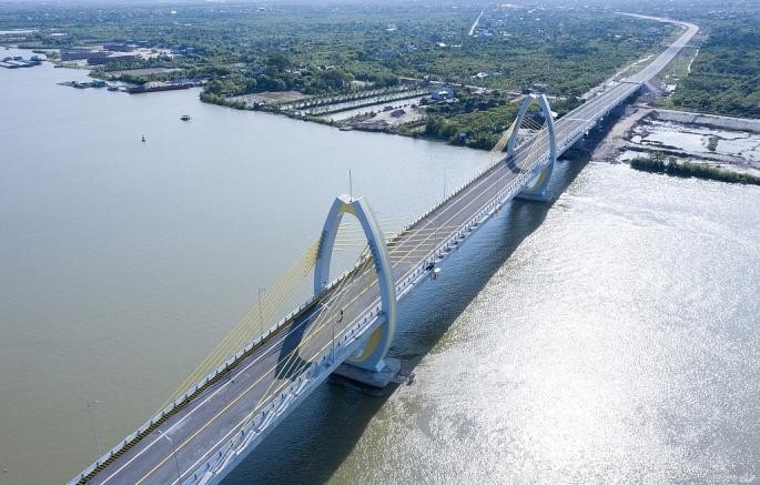 Cầu Quang Thanh vượt sông Văn Úc, nối huyện An Lão với huyện Thanh Hà. (Ảnh: Pháp luật & Xã hội)