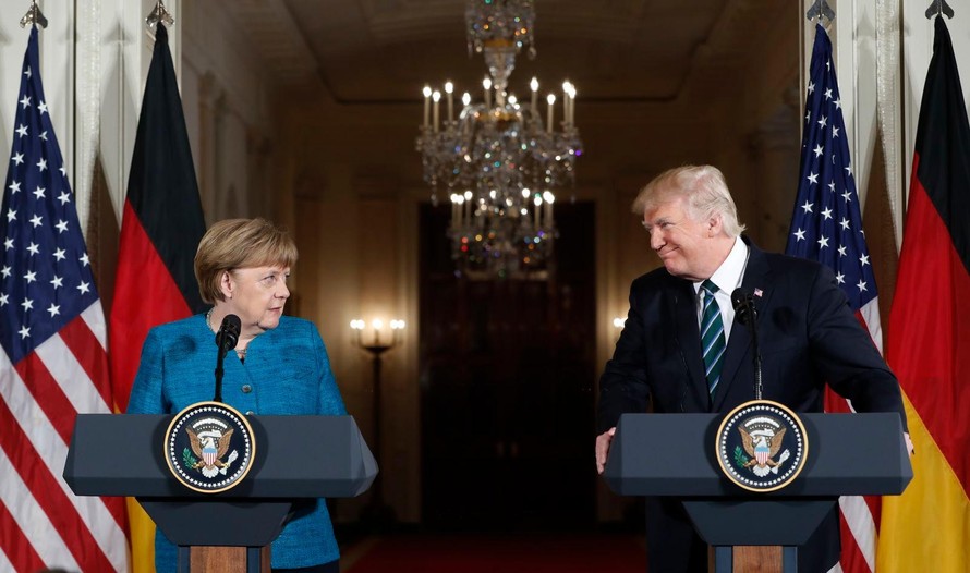 Thủ tướng Angela Merkel và Tổng thống Donald Trump trong một cuộc họp báo tại Nhà Trắng năm 2017. (Ảnh: Pablo Martinez Monsivais/AP)