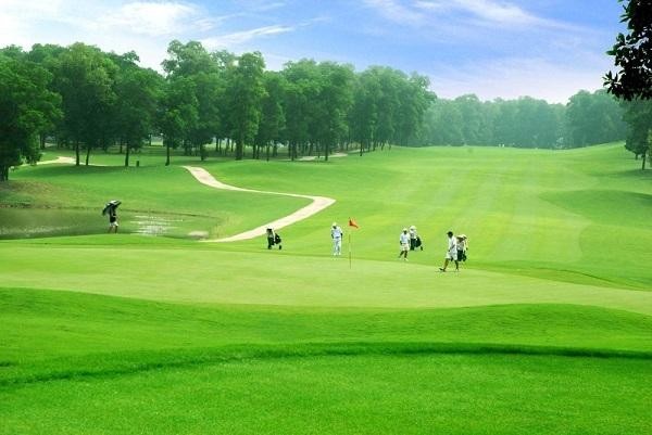 Sân golf Kings’ Island Golf tại Đồng Mô, Sơn Tây, Hà Nội, Việt Nam. (Ảnh: Toplist)