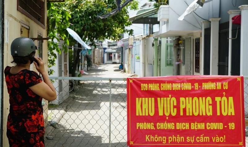 Phường An Cư, quận Ninh Kiều mới phong tỏa một con hẻm do xuất hiện hàng chục F0. Ảnh: TQ
