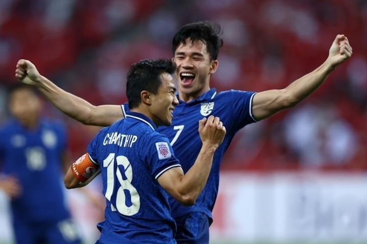 Ngôi sao Chanathip Songkrasin lập cú đúp trong chiến thắng 4-0 của Thái Lan trước Indonesia. 