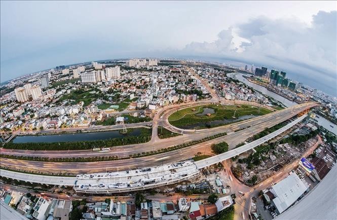 Một góc Quận 2 với xa lộ Hà Nội và tuyến Metro số 1 Bến Thành - Suối Tiên. Ảnh minh họa: Thanh Vũ/TTXVN