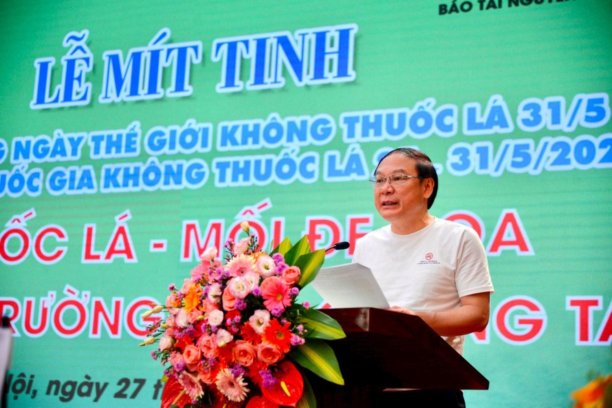 Thứ trưởng Bộ TN&MT Lê Công Thành, Trưởng Ban Chỉ đạo Phòng chống tác hại của thuốc lá Bộ TN&MT phát biểu khai mạc buổi Lễ. (Ảnh: Báo Tài nguyên & Môi trường)