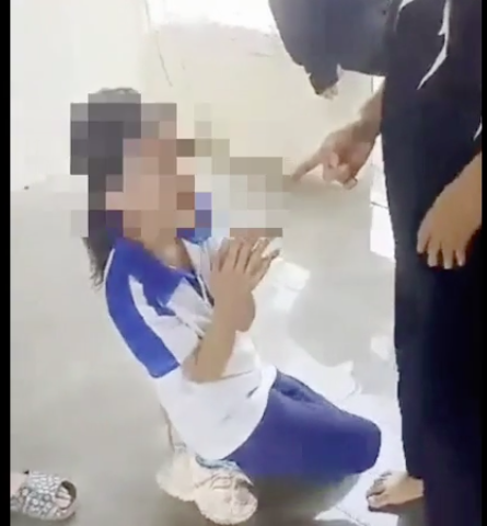 Nữ sinh bị đánh trong clip là học sinh Trường THCS Giang Biên (quận Hà Đông, Hà Nội). Ảnh: Chụp từ clip. 