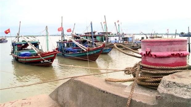 Tàu thuyền vào neo đậu, tránh trú bão tại khu vực Cửa Hội, thị xã Cửa Lò (Nghệ An). (Ảnh: Tá Chuyên/TTXVN) 