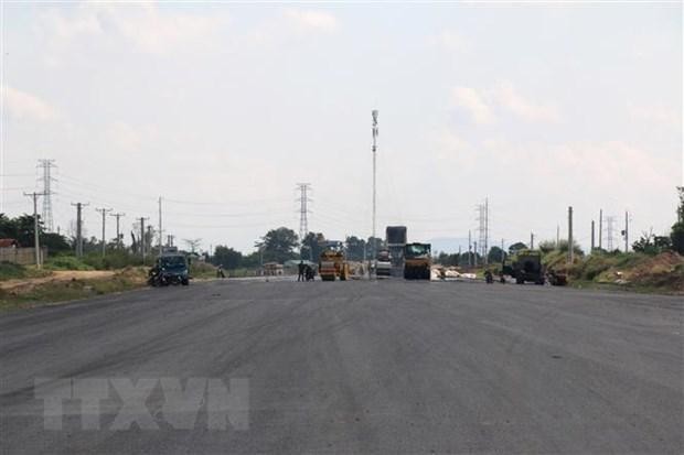 Điểm cuối tuyến cao tốc Vĩnh Hảo-Phan Thiết đang được triển khai thi công khẩn trương và dự kiến hoàn thành thông xe kỹ thuật trong năm 2022. (Ảnh: Nguyễn Thanh/TTXVN)