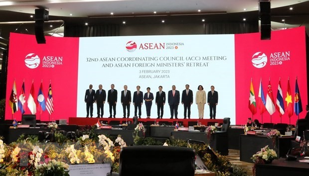 Bộ trưởng Ngoại giao các nước thành viên ASEAN và Timor Leste chụp ảnh lưu niệm tại Hội đồng điều phối ASEAN lần thứ 32 (ACC-32), tại Jakarta (Indonesia) ngày 3/2/2023. (Ảnh: Đào Trang/TTXVN)