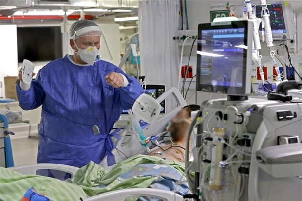 Quy định mới đảm bảo bệnh nhân được tiếp cận an toàn với các thiết bị y tế. (Ảnh: AFP/TTXVN)