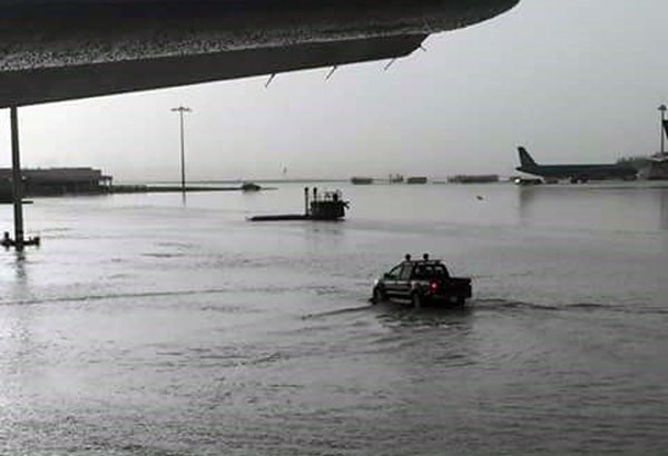 Hình ảnh ngập trong sân bay Tân Sơn Nhất chiều 11/9. Ảnh: FB Linh Đoàn