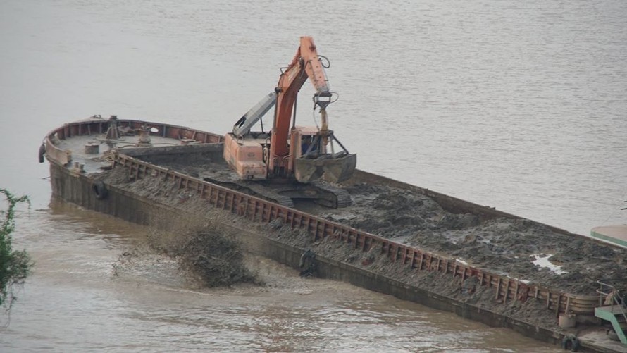 Phó Thủ tướng chỉ đạo điều tra, làm rõ phản ánh xả thải xuống sông Hồng