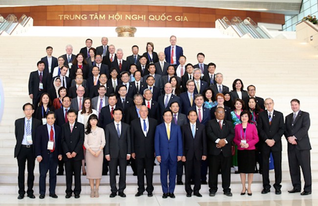 Phó Thủ tướng Phạm Bình Minh và đại biểu các nền kinh tế APEC dự hội thảo. Ảnh: VGP/Hải Minh