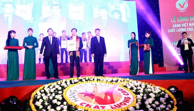 Vinamilk 21 năm liền được người tiêu dùng bình chọn Hàng Việt Nam chất lượng cao