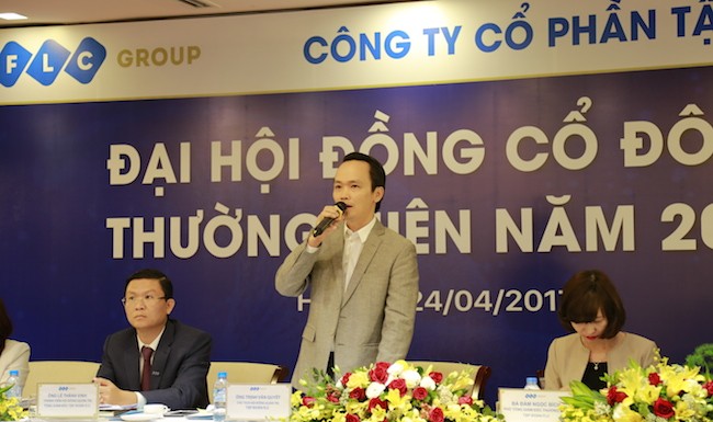 Chủ tịch FLC Trịnh Văn Quyết trả lời các câu hỏi của cổ đông.