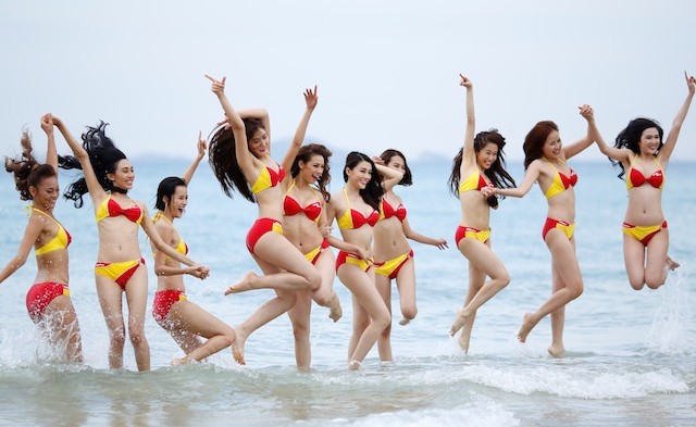 Bikini Vietjet đốt cháy bãi biển Đà Nẵng 