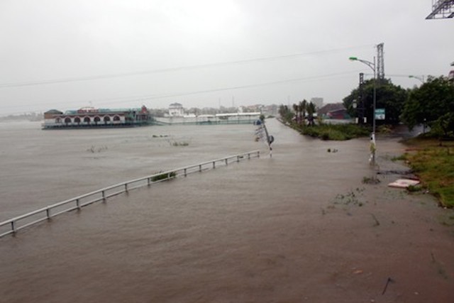 Thủ tướng đang ở Quảng Bình chỉ đạo khắc phục hậu quả bão số 10
