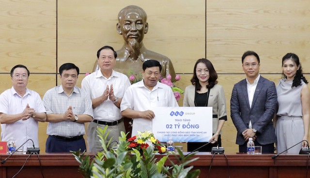 Tập đoàn FLC trao tặng 2 tỷ đồng tại Nghệ An