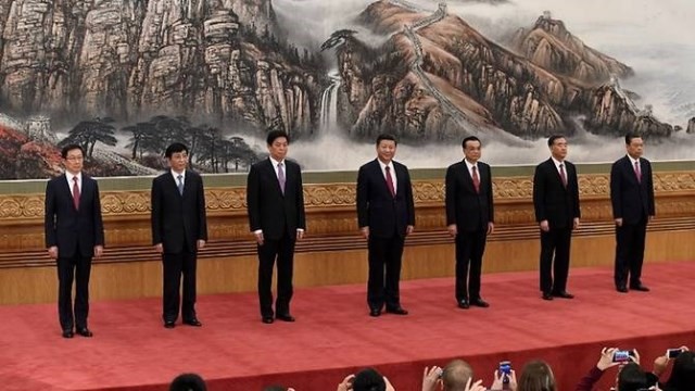 7 thành viên Ủy ban Thường vụ Bộ Chính trị đảng Cộng sản Trung Quốc khóa 19 ra mắt lần đầu tiên tại Đại lễ đường Nhân dân hôm nay (25/10)