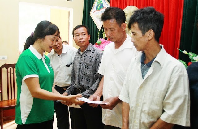Vinamilk hỗ trợ người dân vùng lũ tại Hà Nội