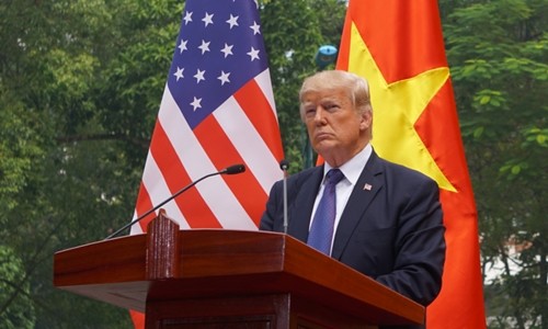 Tổng thống Mỹ Donald Trump trong buổi họp báo chung với Chủ tịch nước Trần Đại Quang tại Phủ chủ tịch ngày 12/11. Ảnh:Giang Huy.