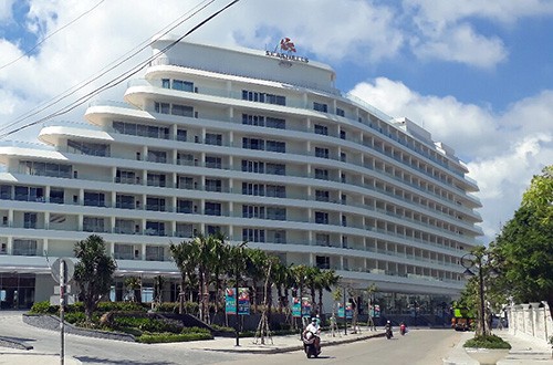 Khách sạn 5 sao Seashells xây vượt phép một tầng, buộc phải tháo dỡ. Ảnh: Dương Đông