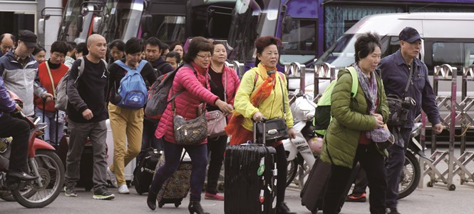 Du khách Trung Quốc nhập cảnh qua Cửa khẩu Móng Cái tăng đột biến