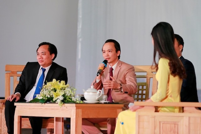 Hai doanh nhân Trịnh Văn Quyết và Lê Vĩnh Sơn giao lưu cùng sinh viên Đại học Xây dựng