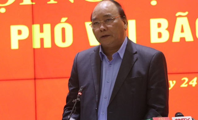 Thủ tướng Nguyễn Xuân Phúc yêu cầu dừng các cuộc họp không cần thiết để dồn lực chống bão. Ảnh: Võ Hải