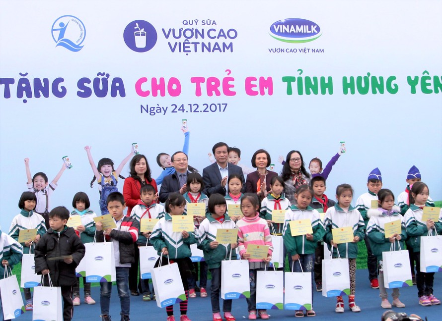 Quỹ sữa Vươn cao Việt Nam đến với trẻ em Hưng Yên
