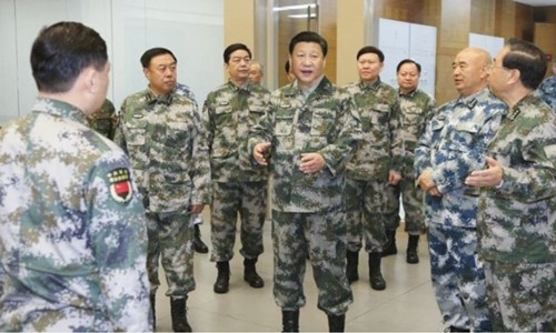 Chủ tịch Trung Quốc Tập Cận Bình thăm Trung tâm Chỉ huy Tác chiến Hỗn hợp năm 2016. Ảnh:news.china.com.