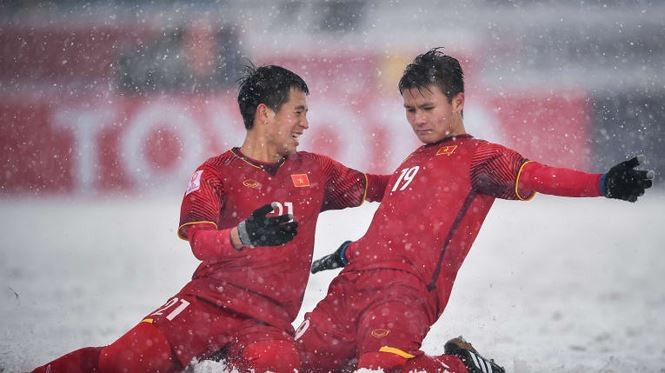 Chiến chân trái của Quang Hải (phải) được nhắc đến như một điểm nhấn của giải AFC U23. Ảnh: AFC