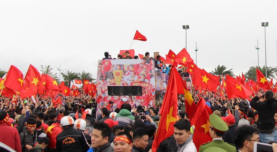 Những chàng trai của U23 Việt Nam trở về trong sự đón chào nồng nhiệt. Ảnh: Đoàn Bổng