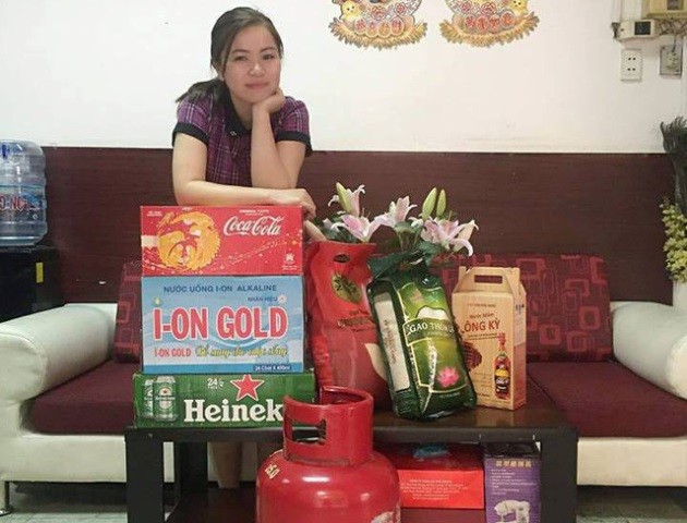 Chị Thùy Linh, nhân viên một doanh nghiệp tại quận Phú Nhuận, TPHCM được thưởng Tết bằng “bình gas”. Đây là cách thưởng Tết khá thú vị và độc đáo.