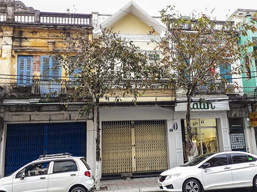 Căn nhà số 51 đường Nguyễn Thái Học (ở giữa) từng được ông Hồ Ánh mượn của ông "Vũ nhôm". Ảnh: N.T.