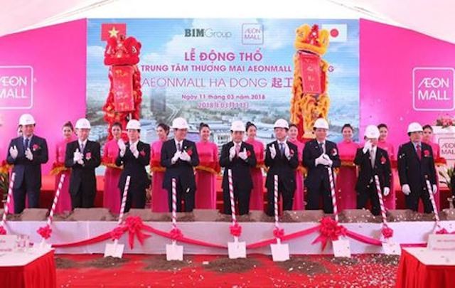 Chủ tịch UBND Thành phố Hà Nội Nguyễn Đức Chung cùng đại diện chủ đầu tư, nhà thầu thực hiện nghi thức động thổ