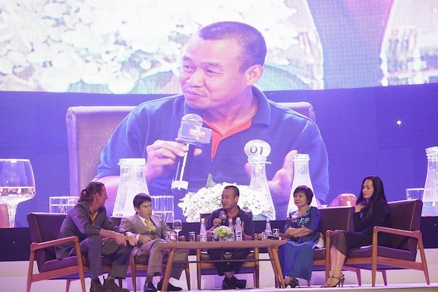 Ông Lưu Đức Khánh, giám đốc điều hành Vietjet cùng các diễn giả tọa đàm về văn hóa quản trị