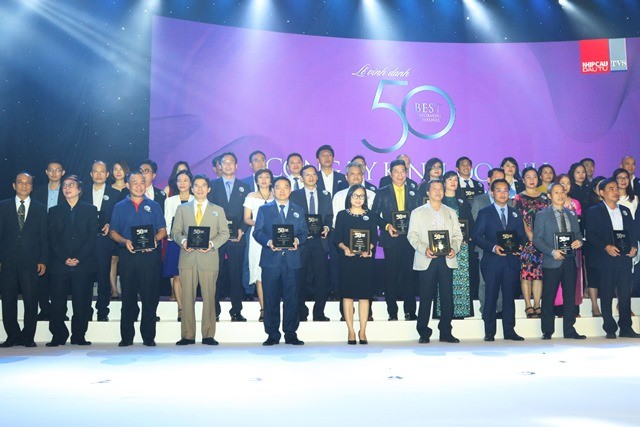 Đại diện HBC tại lễ Vinh danh 50 công ty kinh doanh hiệu quả nhất Việt Nam