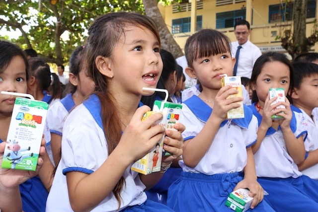 Vinamilk trao 76.500 ly sữa cho trẻ em tỉnh Vĩnh Long